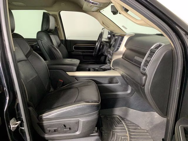 2022 Diamond Black Crystal Pearlcoat Ram 2500 Laramie 4X4 Truck
