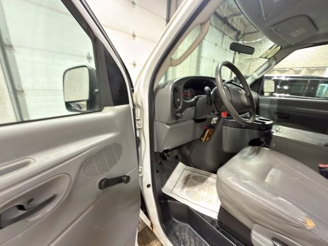 2006 Oxford White Clearcoat Ford E-250 Commercial RWD Van