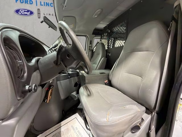2006 Oxford White Clearcoat Ford E-250 Commercial RWD Van