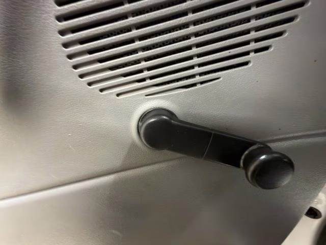 2006 Oxford White Clearcoat Ford E-250 Commercial RWD Van