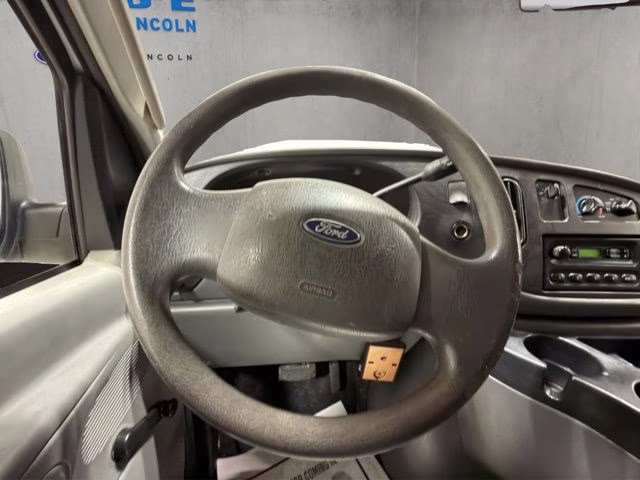 2006 Oxford White Clearcoat Ford E-250 Commercial RWD Van