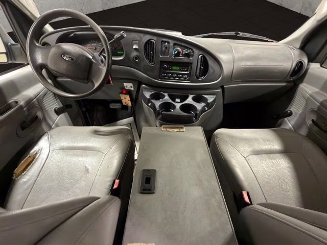 2006 Oxford White Clearcoat Ford E-250 Commercial RWD Van