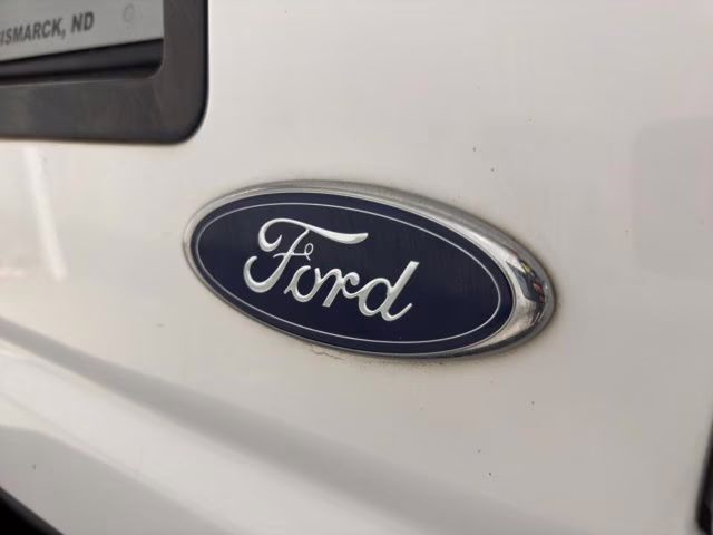 2006 Oxford White Clearcoat Ford E-250 Commercial RWD Van
