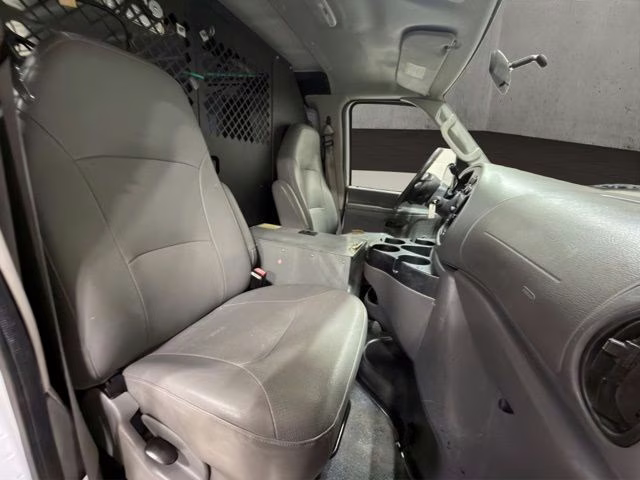 2006 Oxford White Clearcoat Ford E-250 Commercial RWD Van