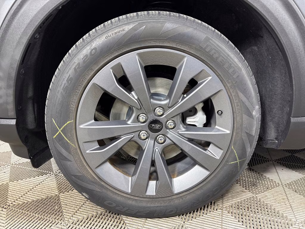 2021 Gray Metallic Ford Explorer XLT RWD SUV