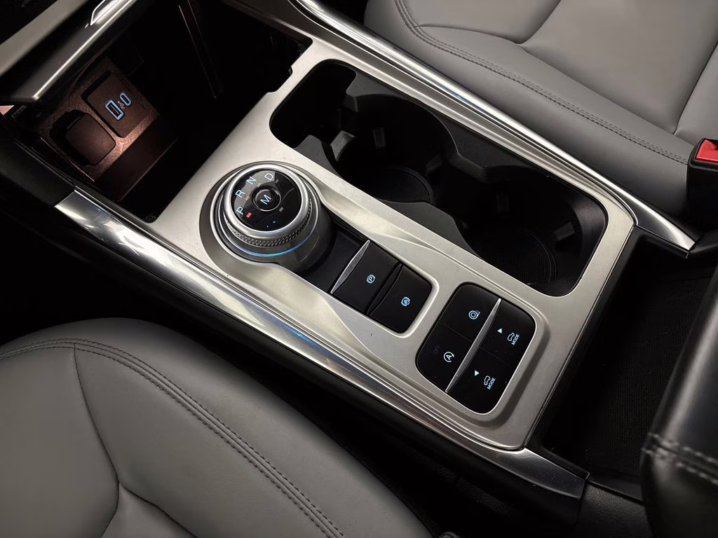 2021 Gray Metallic Ford Explorer XLT RWD SUV