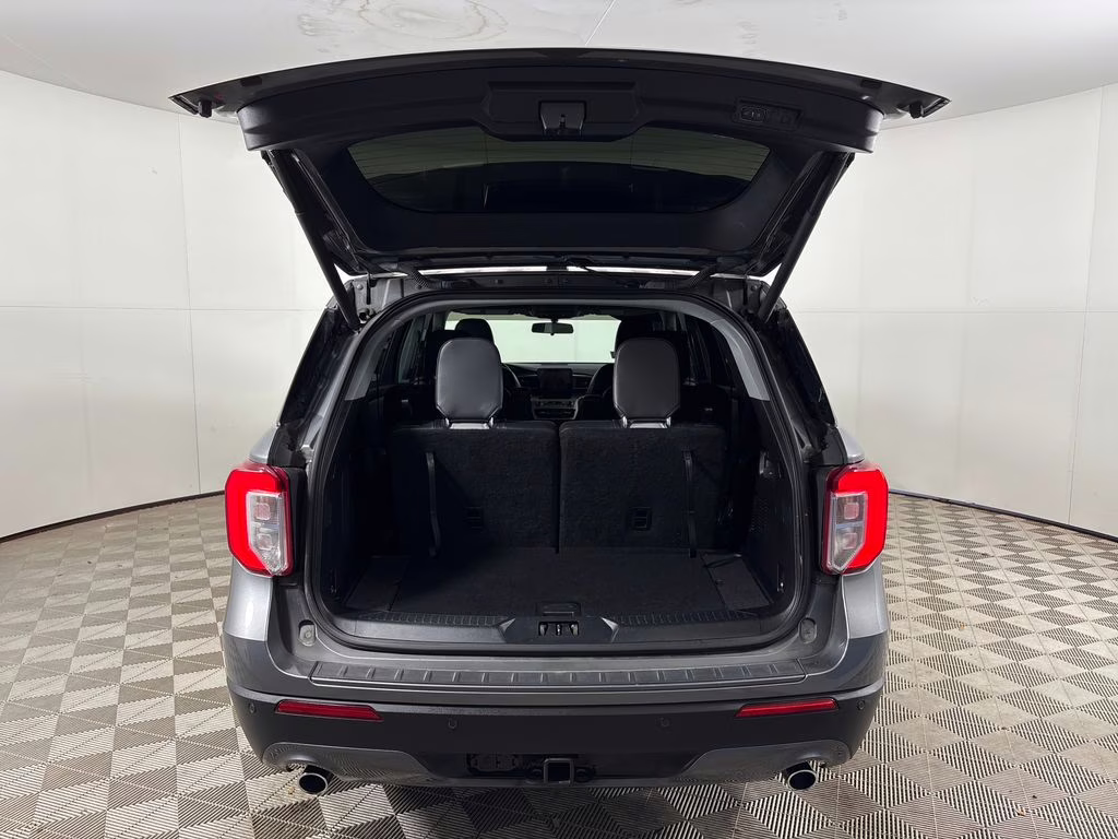 2021 Gray Metallic Ford Explorer XLT RWD SUV