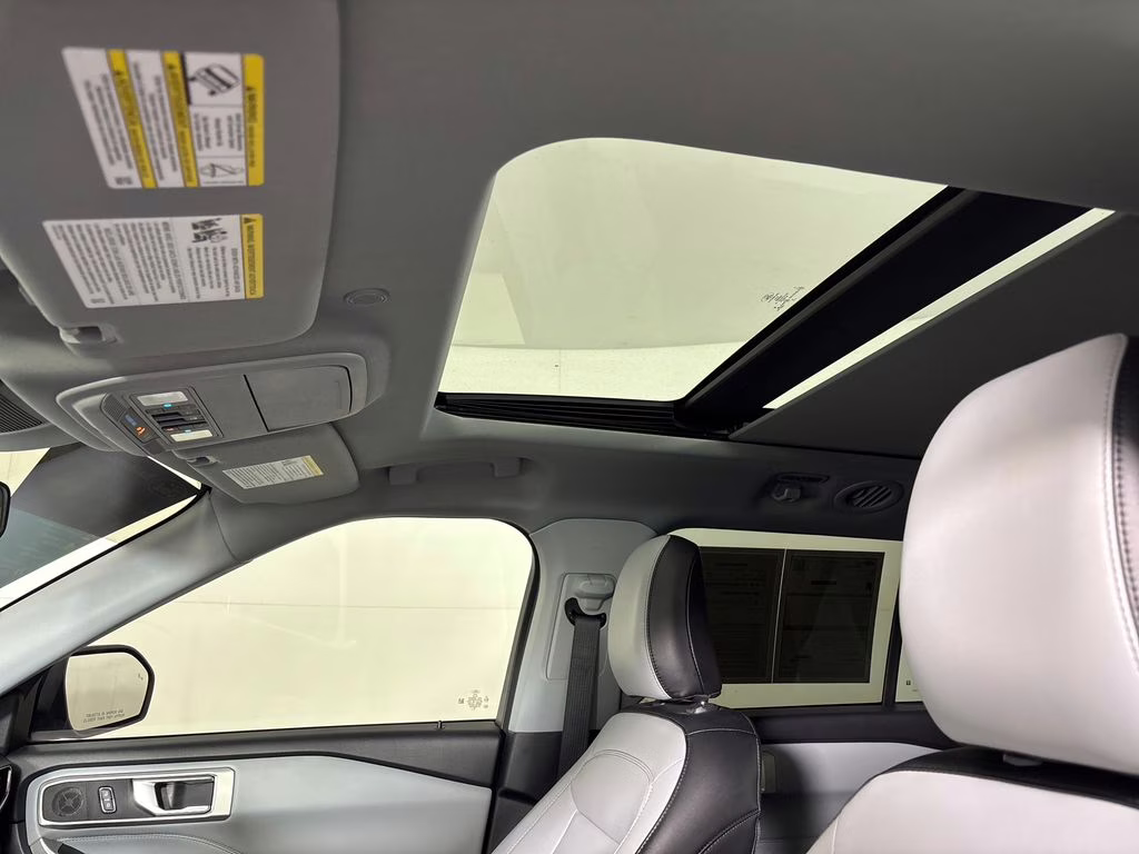 2021 Gray Metallic Ford Explorer XLT RWD SUV