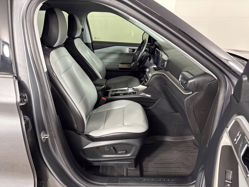 2021 Gray Metallic Ford Explorer XLT RWD SUV