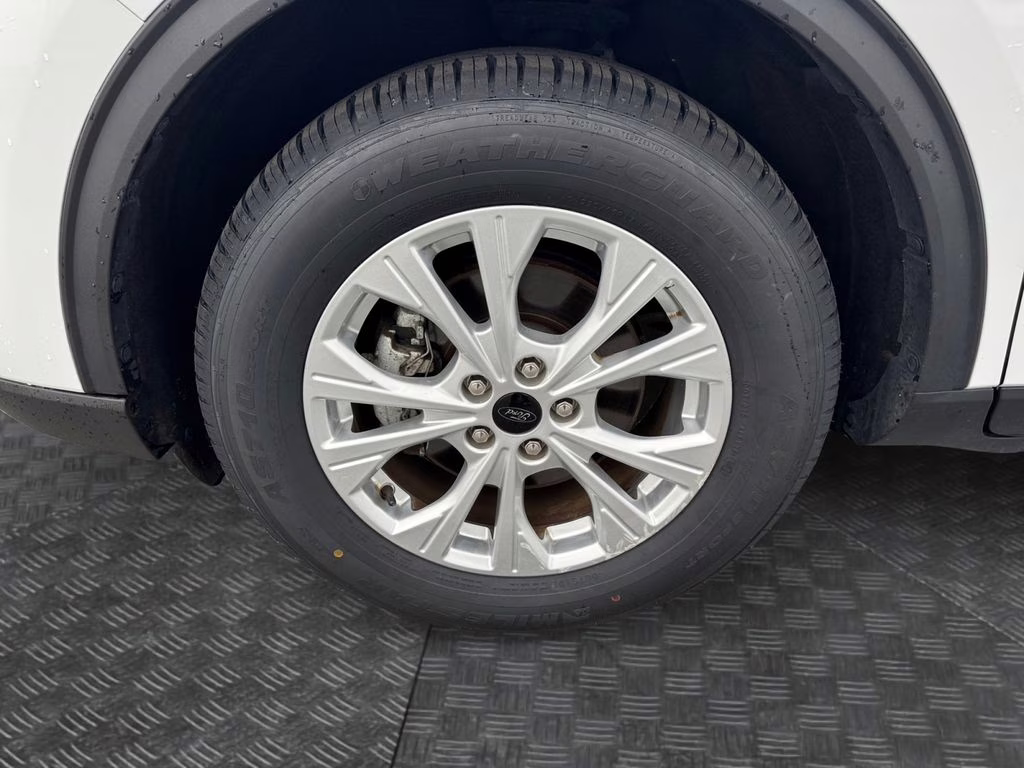2024 Oxford White Ford Escape Active AWD SUV