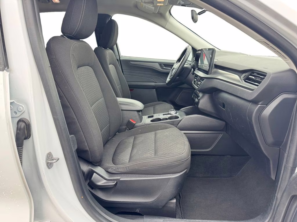 2024 Oxford White Ford Escape Active AWD SUV
