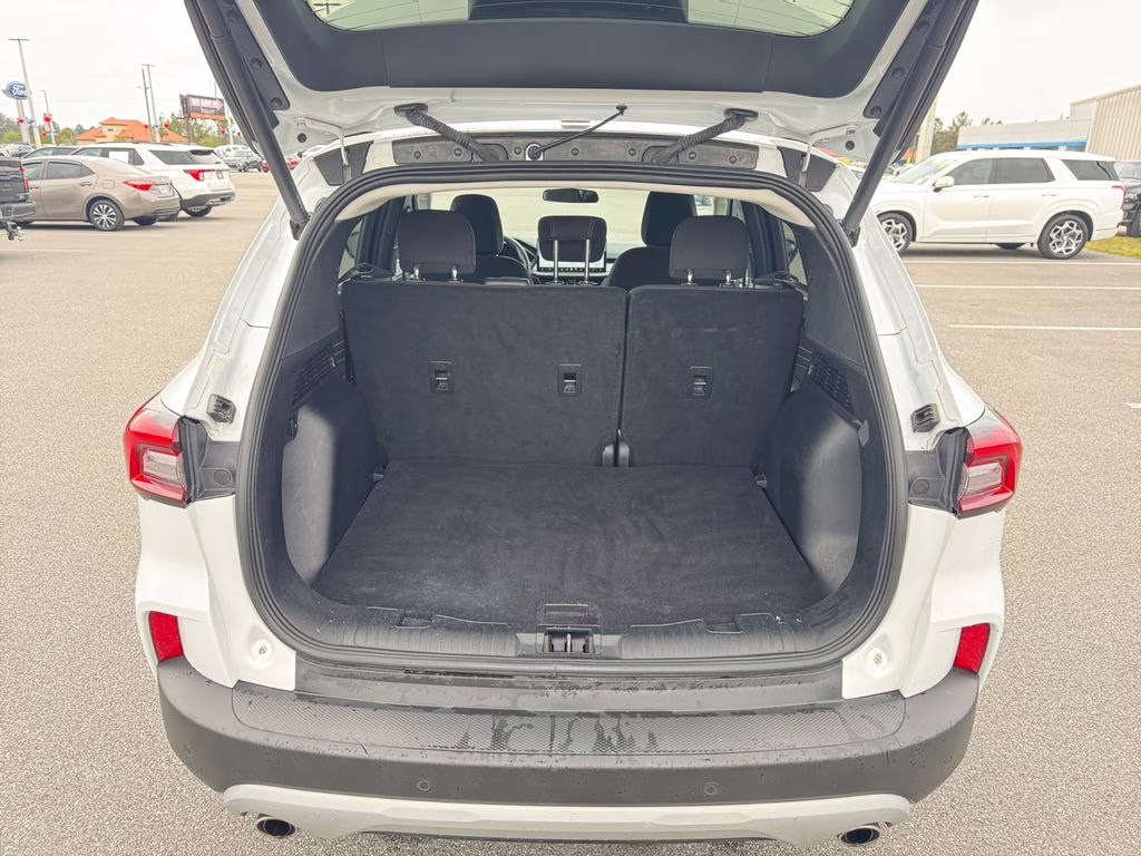 2024 Oxford White Ford Escape Active AWD SUV