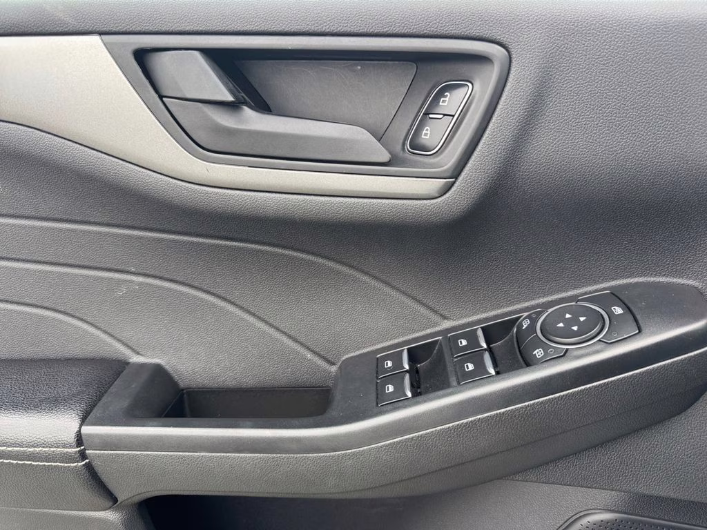2024 Oxford White Ford Escape Active AWD SUV