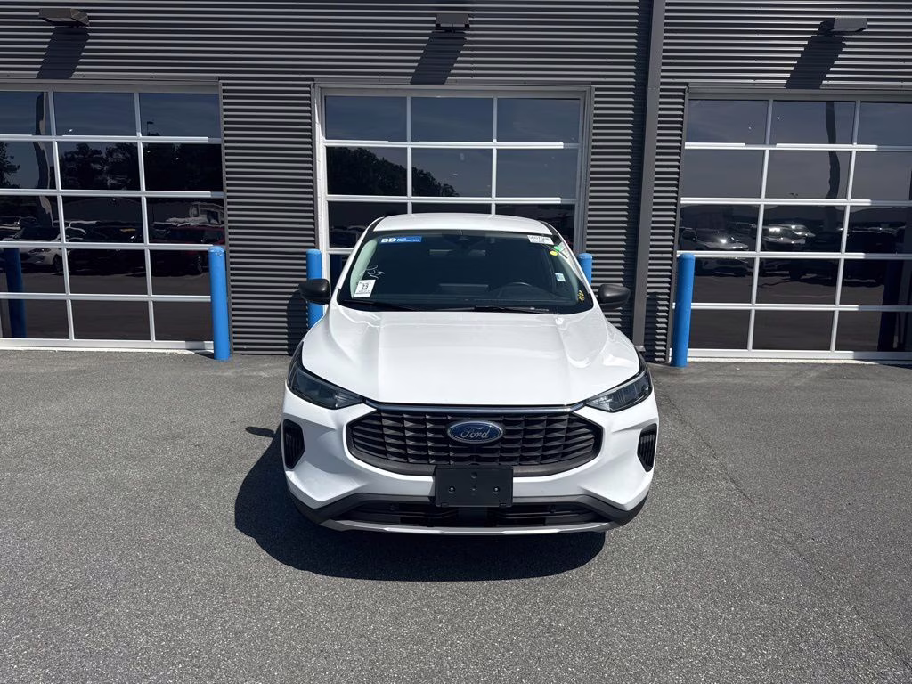 2024 Oxford White Ford Escape Active AWD SUV