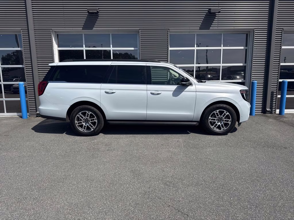 2025 Silver Metallic Ford Expedition Max Active 4X4 SUV