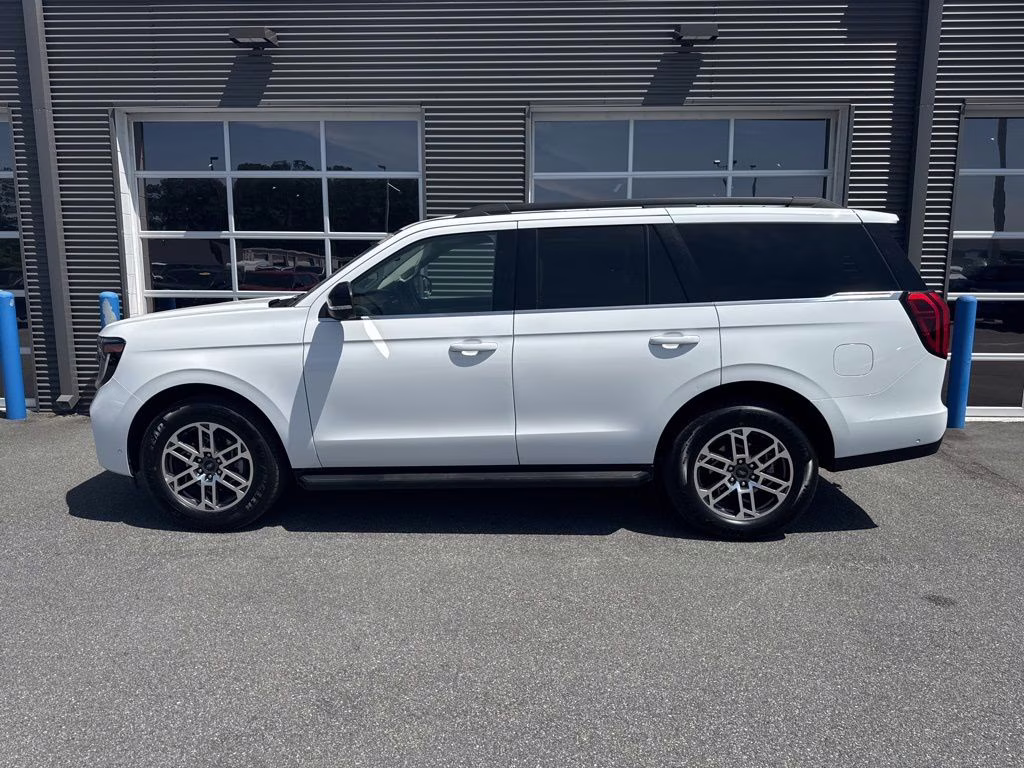 2025 Oxford White Ford Expedition Active RWD SUV