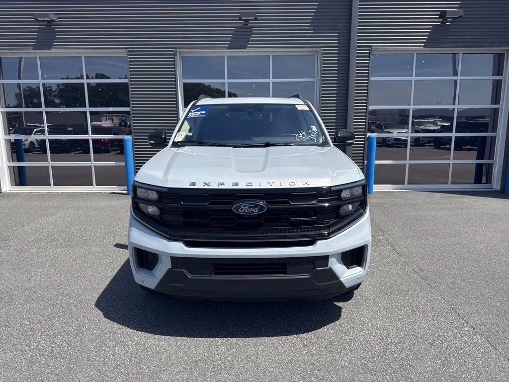 2025 Silver Metallic Ford Expedition Active RWD SUV
