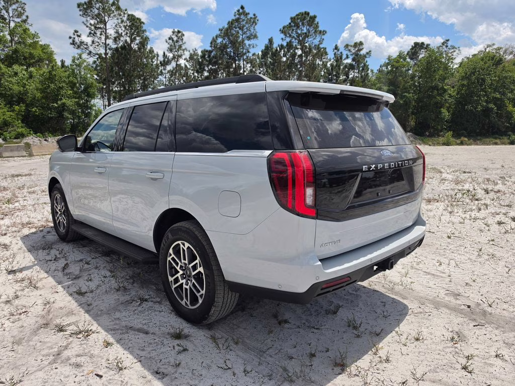2025 Silver Metallic Ford Expedition Active RWD SUV