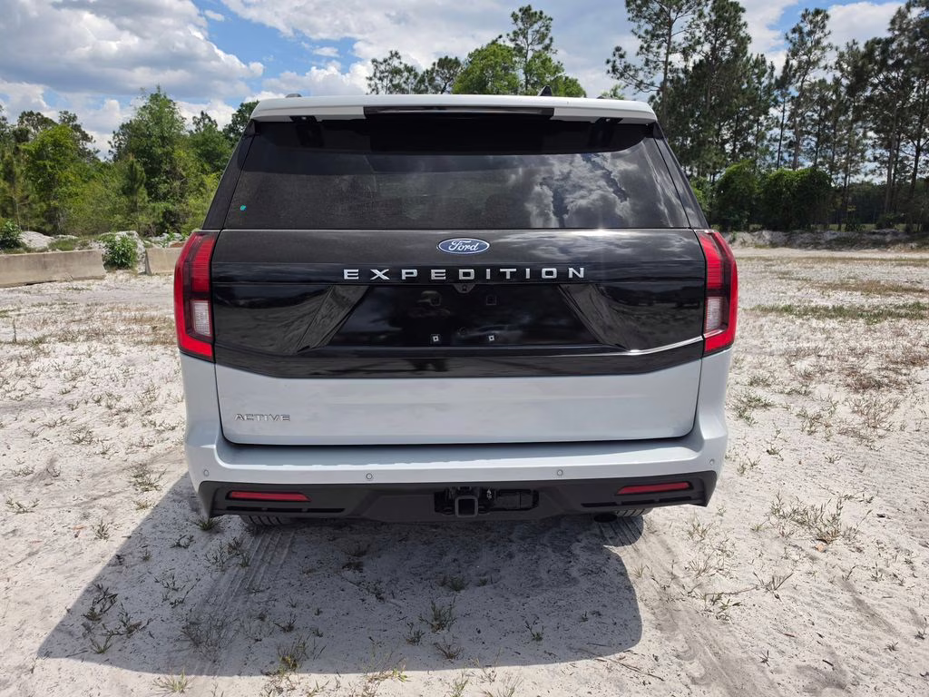 2025 Silver Metallic Ford Expedition Active RWD SUV