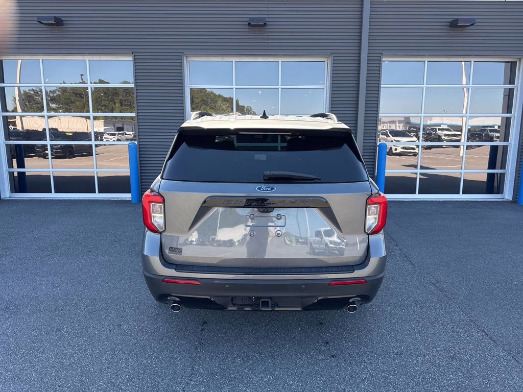 2023 Carbonized Gray Metallic Ford Explorer ST-Line RWD SUV