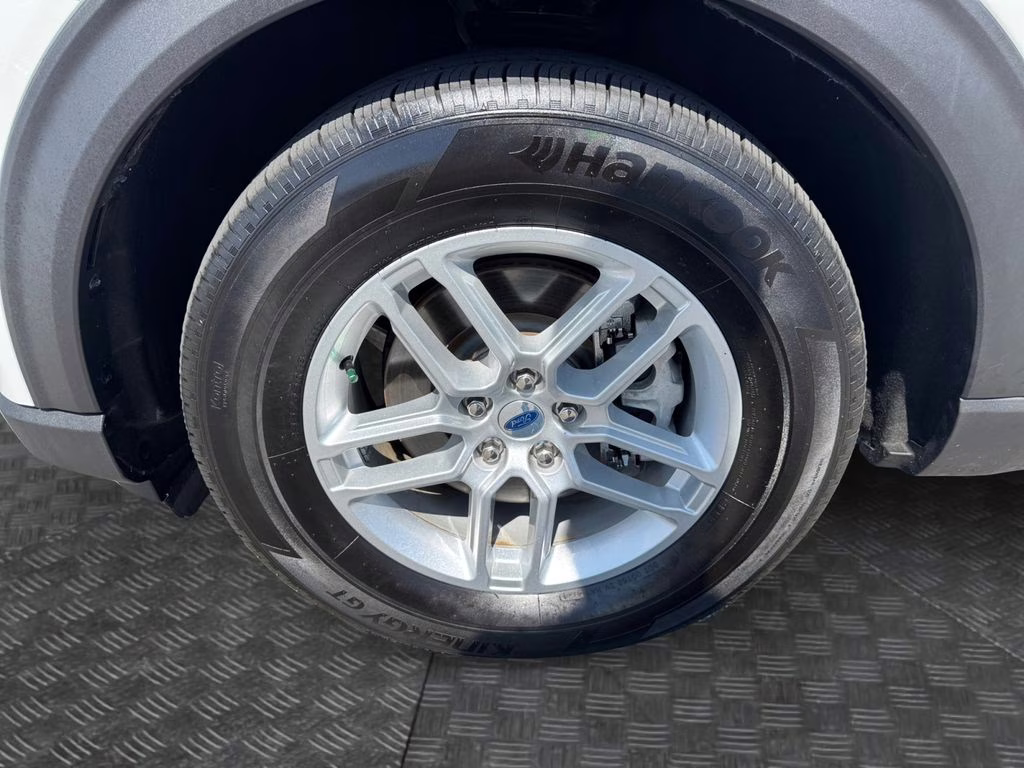 2025 Star White Metallic Tri-Coat Ford Explorer Active RWD SUV
