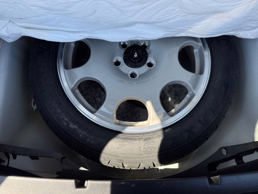 2025 Star White Metallic Tri-Coat Ford Explorer Active RWD SUV
