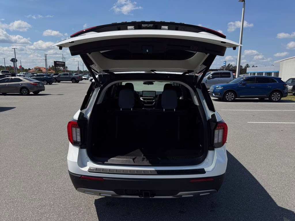 2025 Star White Metallic Tri-Coat Ford Explorer Active RWD SUV