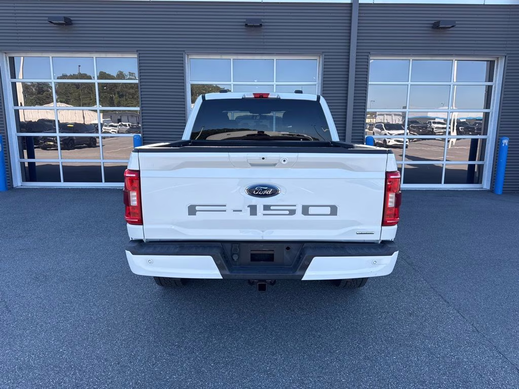 2021 Oxford White Ford F-150 XLT 4X4 Truck