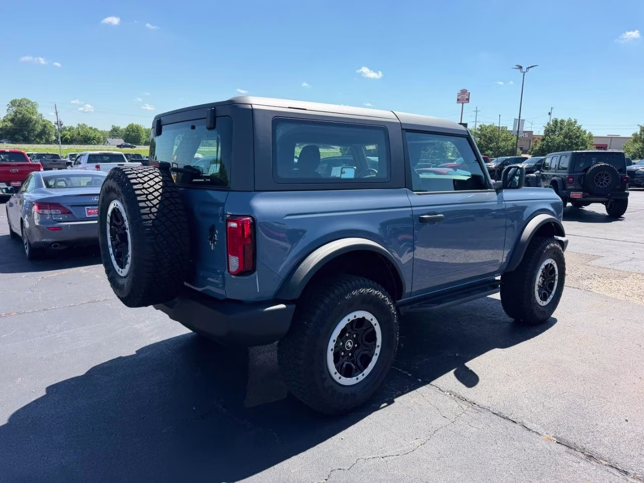 2025 Azure Gray Metallic Tri-Coat Ford Bronco Base 4X4 SUV