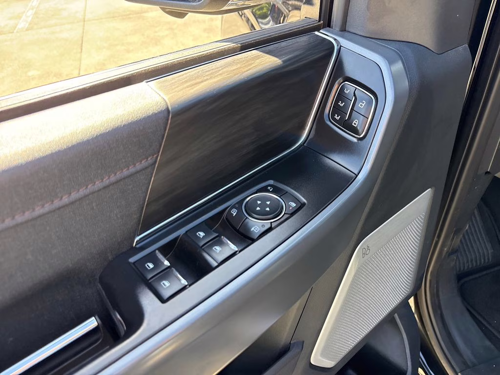 2024 Agate Black Metallic Ford F-150 Lariat 4X4 Truck