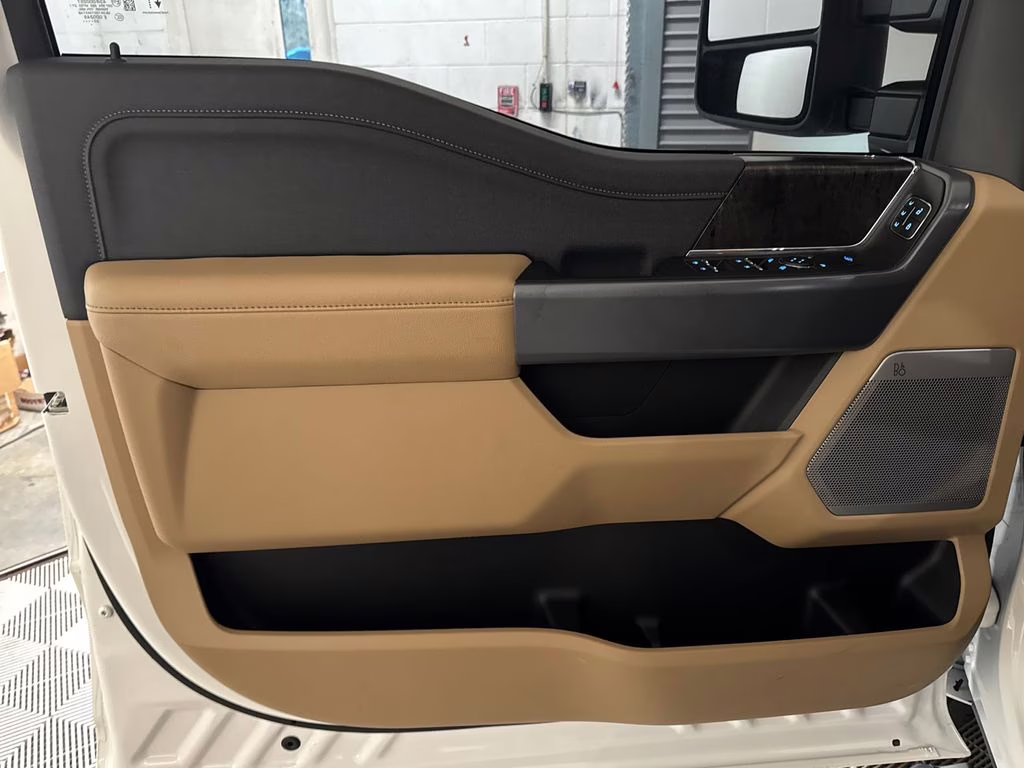 2023 White Metallic Ford Super Duty F-250 SRW Lariat 4X4 Truck