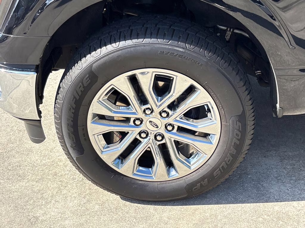 2024 Agate Black Metallic Ford F-150 Lariat 4X4 Truck