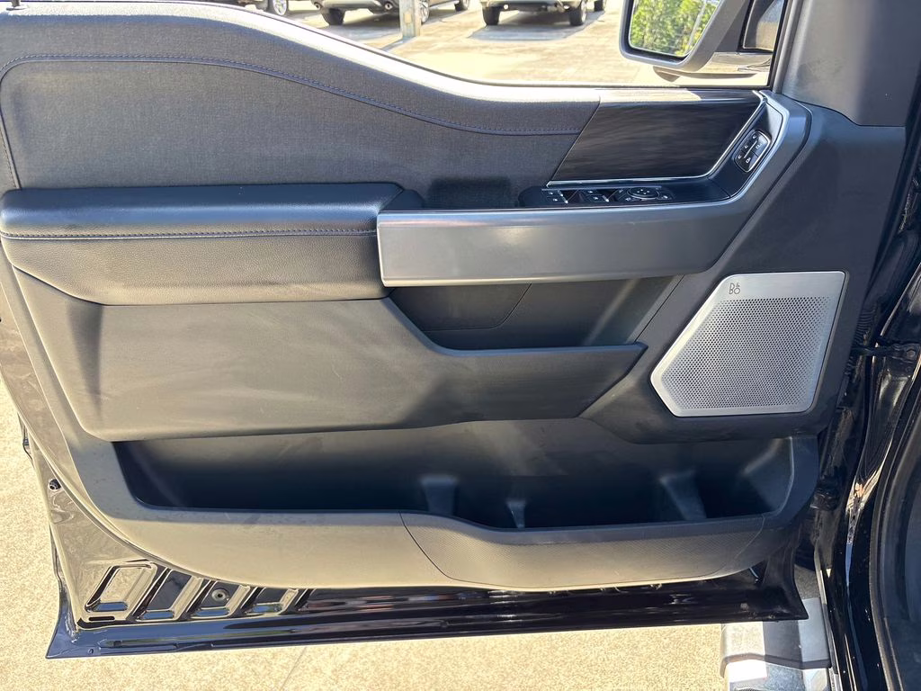 2024 Agate Black Metallic Ford F-150 Lariat 4X4 Truck
