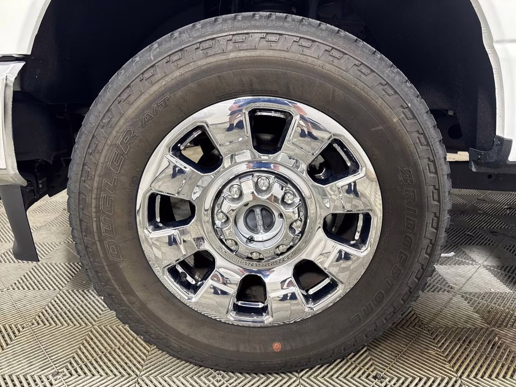 2023 White Metallic Ford Super Duty F-250 SRW Lariat 4X4 Truck