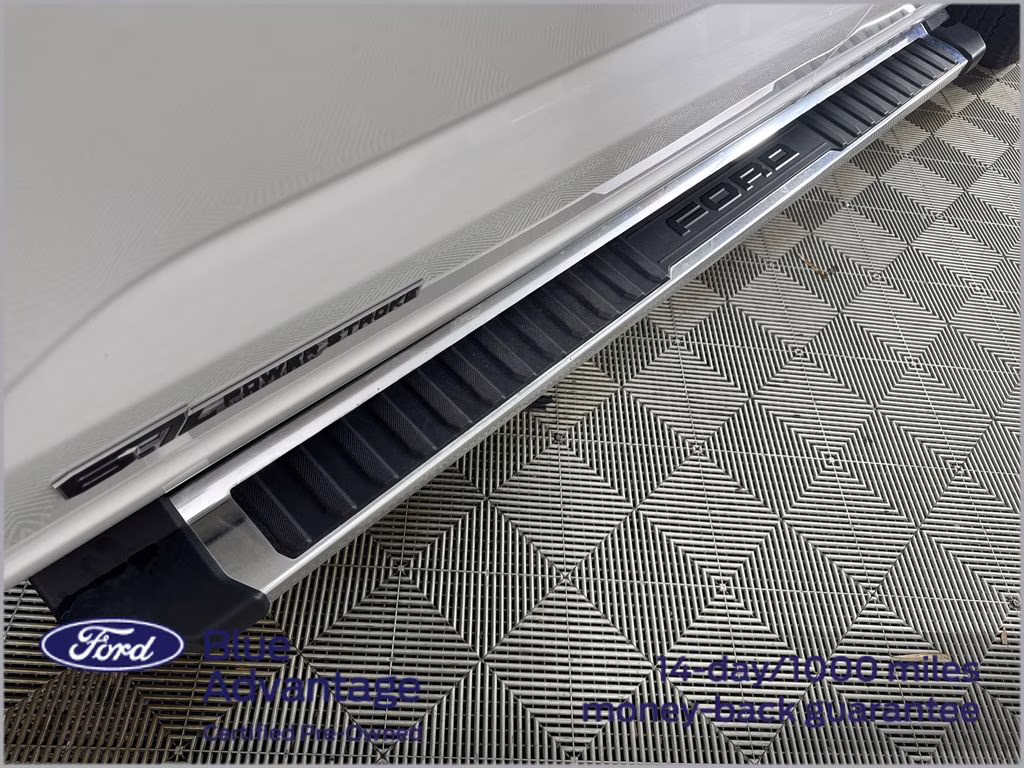 2023 White Metallic Ford Super Duty F-250 SRW Lariat 4X4 Truck