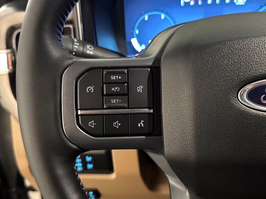 2023 White Metallic Ford Super Duty F-250 SRW Lariat 4X4 Truck