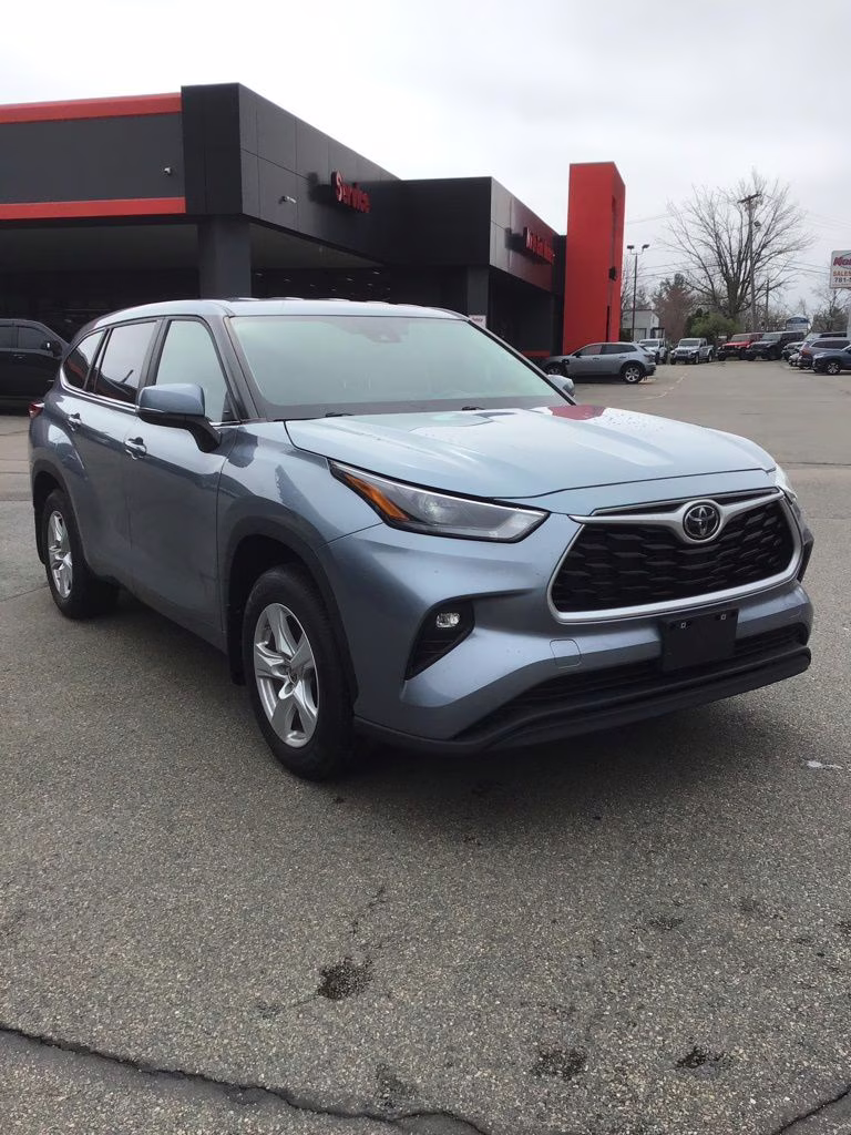 2023 Moon Dust Toyota Highlander LE AWD SUV