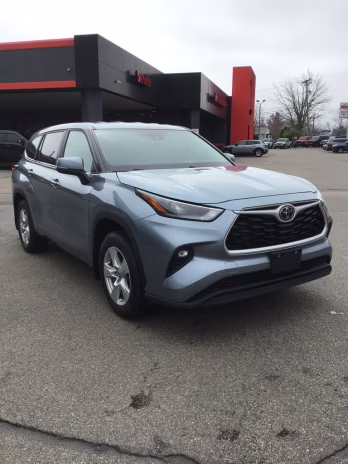 2023 Moon Dust Toyota Highlander LE AWD SUV
