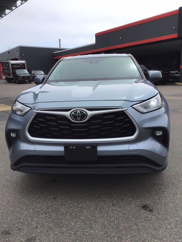 2023 Moon Dust Toyota Highlander LE AWD SUV