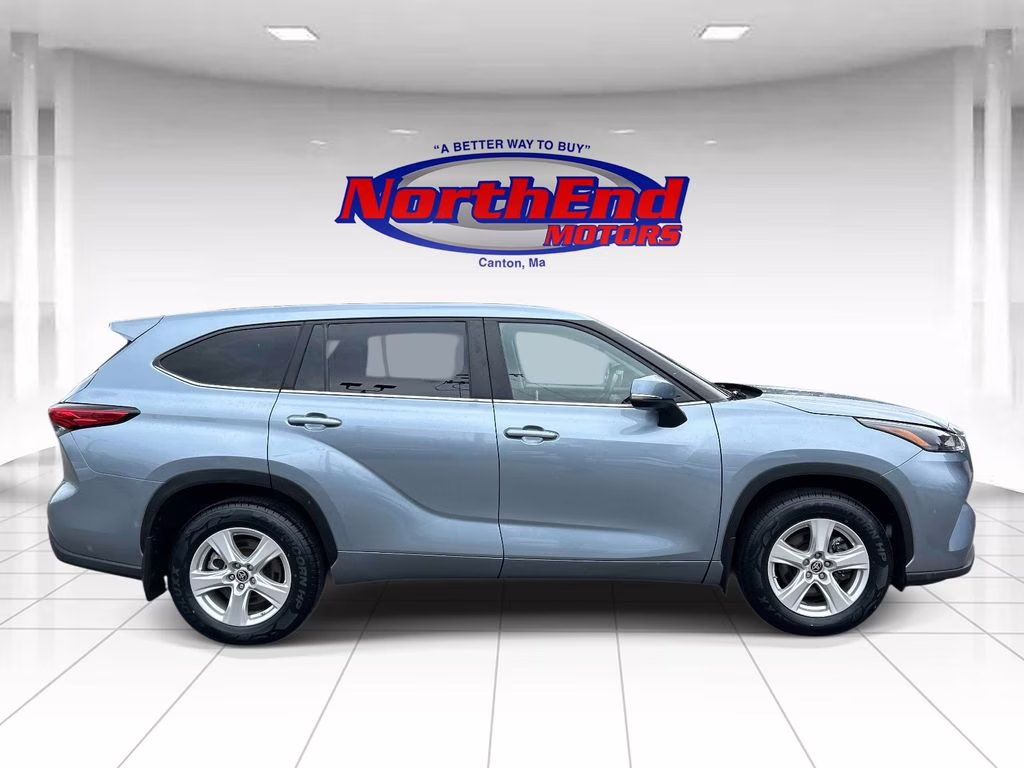 2023 Moon Dust Toyota Highlander LE AWD SUV