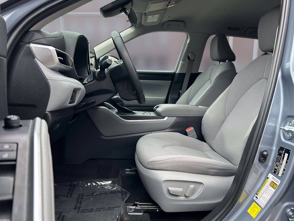 2023 Moon Dust Toyota Highlander LE AWD SUV
