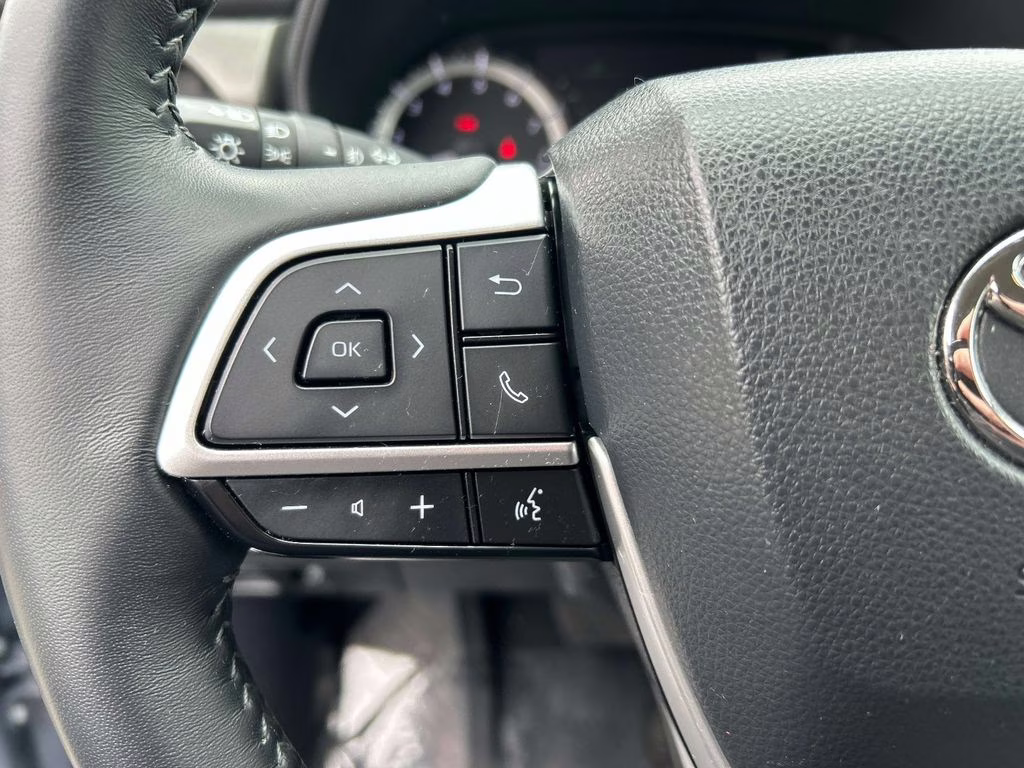 2023 Moon Dust Toyota Highlander LE AWD SUV