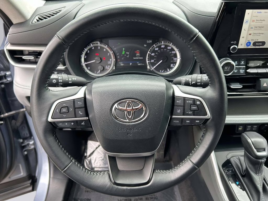 2023 Moon Dust Toyota Highlander LE AWD SUV