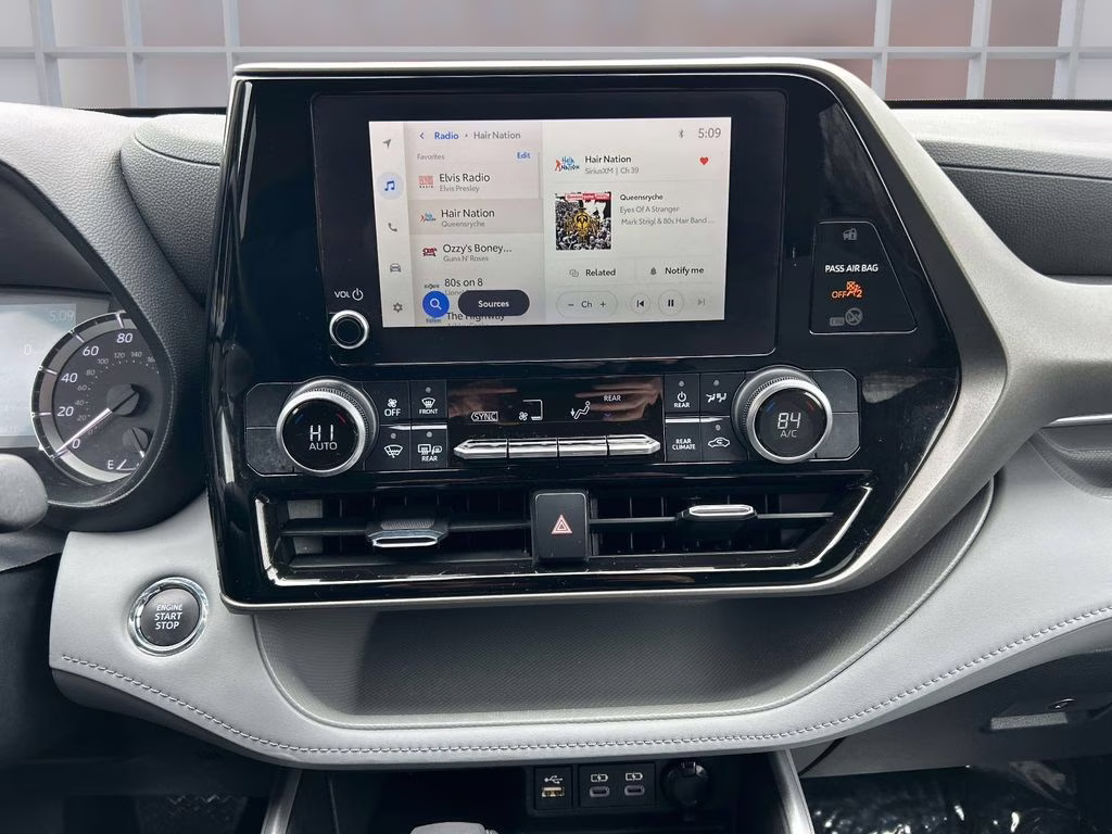 2023 Moon Dust Toyota Highlander LE AWD SUV