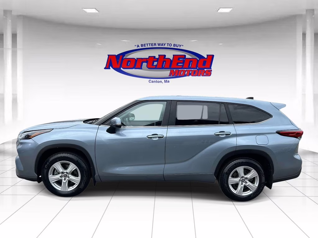 2023 Moon Dust Toyota Highlander LE AWD SUV