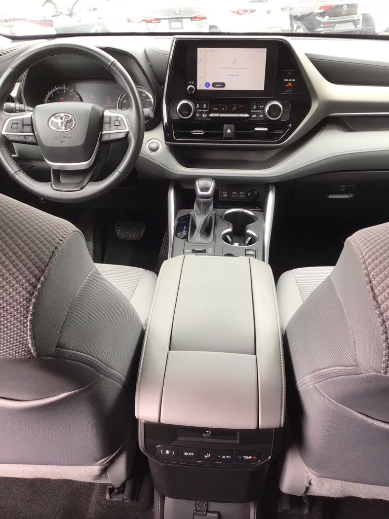 2023 Moon Dust Toyota Highlander LE AWD SUV