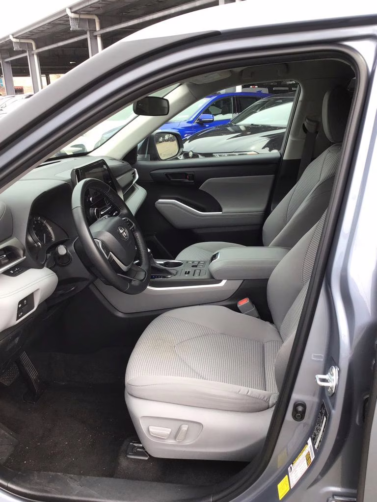 2023 Moon Dust Toyota Highlander LE AWD SUV