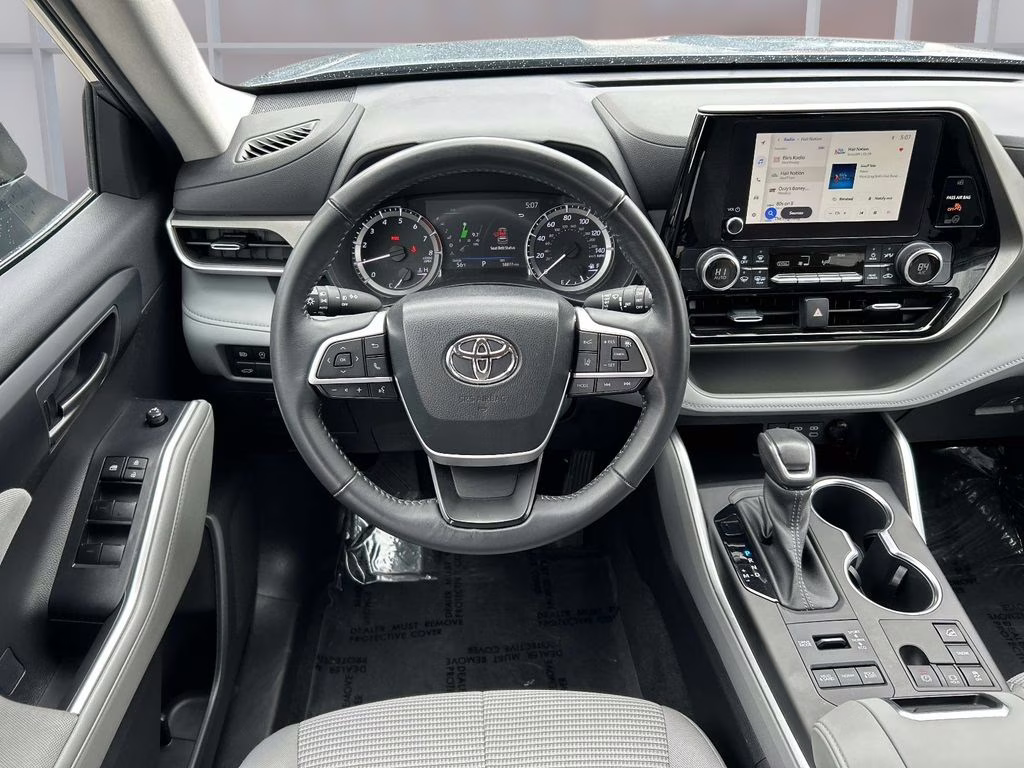 2023 Moon Dust Toyota Highlander LE AWD SUV