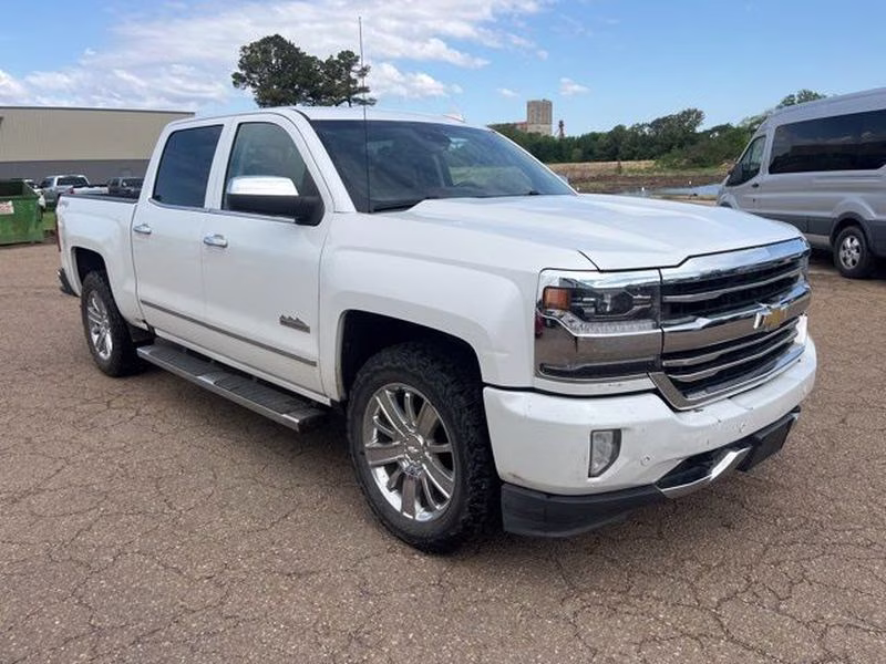 2017 Iridescent Pearl Tricoat Chevrolet Silverado High Country 4X4 Truck