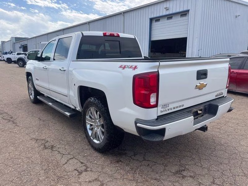 2017 Iridescent Pearl Tricoat Chevrolet Silverado High Country 4X4 Truck